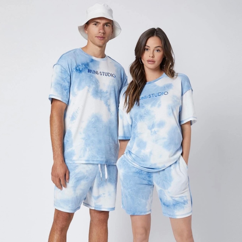 UNISEX Set of 1 tie dye t-shirt with letter embroidery with 1 shorts